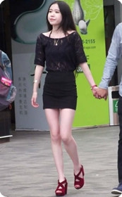 喜欢在大街上卖弄风骚的小妞