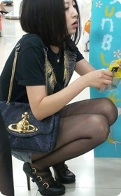 牛仔黑丝美女,有特写噢