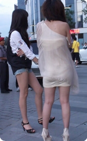 贴身白裙真透明