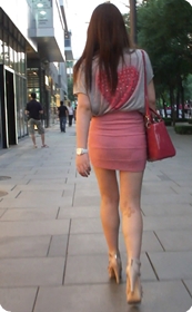 粉色短裙,翘臀诱惑