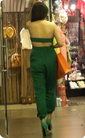 性感露背成熟少妇