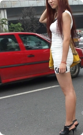 超紧包臀白裙少妇