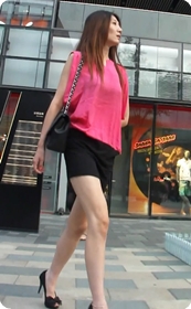 高跟长腿黑裙少妇