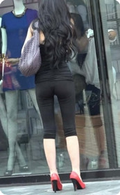 再遇此极品少妇,紧身包臀