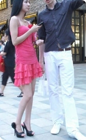 红衣女郎被调戏,人不怎么样,过程有意思