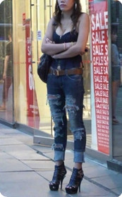 你的牛仔裤,你的胸,哪个才是亮点