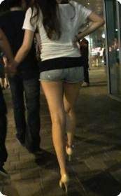 你这也太短了吧,要是裙子这么短