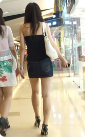 商场包臀黑裙少妇
