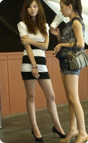 街拍一群极骚的美女