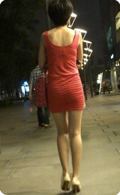 街拍少妇也疯狂