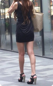 高跟超短裙小少妇