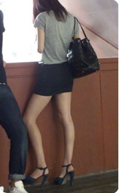 学生妹也也爱短裙来显摆自己