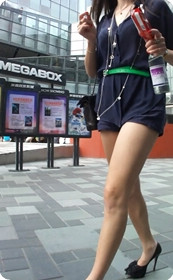 如此的少妇,你这裙子也太短了吧