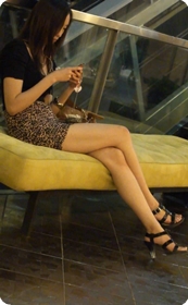 豹纹超短裙,包住翘臀好性感呢