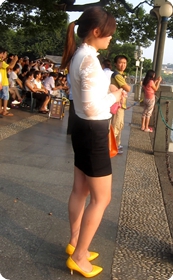 蕾丝装黑色短裙少妇丰满诱人