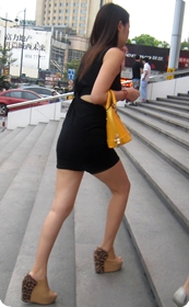 连衣短裙美女身材好的让女人都嫉妒