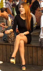 身材好就是敢穿衣服露这么多肉