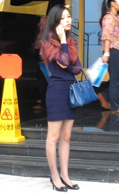 灰丝短裙妩媚少妇