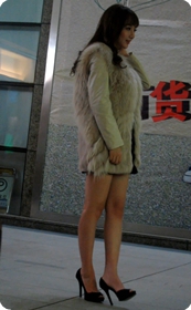 S级身材美女短裙翘臀性感迷人