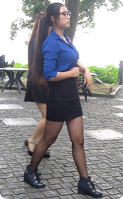 OL气质长腿黑丝翘臀大胸美眉