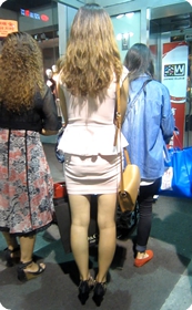 丰满型粉红色小热裤少妇