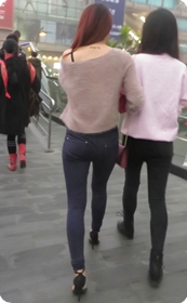 紧身裤少妇屁股翘的很