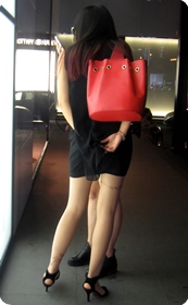 黑丝薄纱短裙,性感高跟