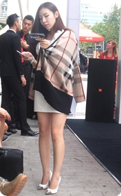 名表展销现场,长腿模特靓丽美女主持人应有尽有