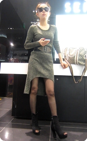 十分高冷的性感短裙美眉,是不是你的菜