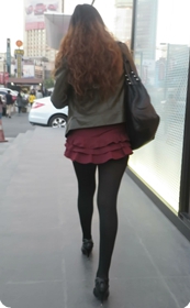 街拍,丰满少妇短裙黑丝的诱惑