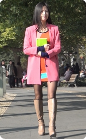 街拍,性感高挑黑丝少妇要不要来一发