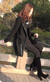 街拍,笑起来非常甜美的妹子,邻家美眉的感觉