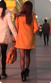 街拍,长腿小热裤黑丝美眉,性感黑丝诱惑