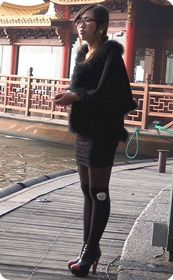 街拍,西湖边的黑丝高跟眼镜娘美眉