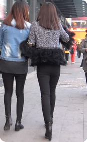 黑色紧身长裤翘臀美女,人靓翘臀美