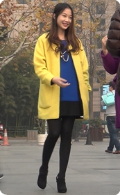 黑丝小热裤美女笑起来特别甜