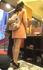 街拍,肉丝眼镜娘冬日里依然性感不减分