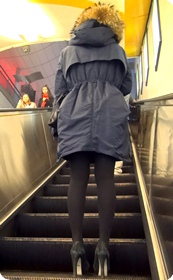 面相非常清秀的美女,黑丝高跟性感美眉