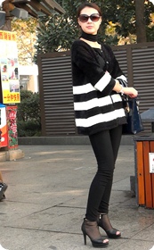 身材超赞的美女少妇,胸大屁股翘