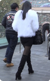 紧身超短裙,长靴黑丝美女