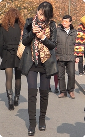 丝袜短裙长靴一样不少,此乃极品少妇