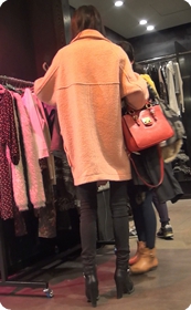 长发美女身材苗条勾人心弦