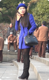 街拍,蓝色长裙黑丝少妇