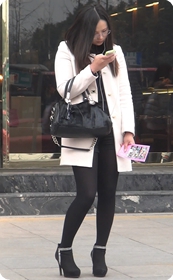 丰满黑丝短裙眼睛娘是不是很可爱