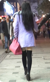 长发披肩的性感连衣裙美眉