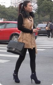 黑色紧身裤高跟性感少妇