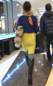 街拍身材超赞的制服装美女