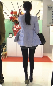 美腿少妇身姿非常优雅长得也漂亮