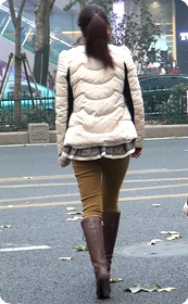 高挑紧身裤美眉紧身翘臀十分诱人