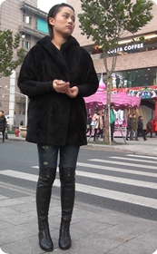 大学中性女时尚诱惑一面